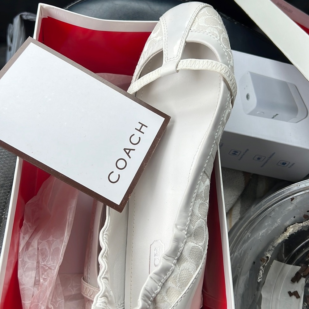 Coach A2620 Verra 6CM Black Flats ; Good as new; SIZE: 9.0